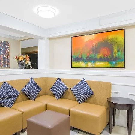 Baymont By Wyndham Ames Hotel